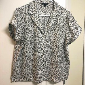 Banana Republic black and white floral button down shirt size M